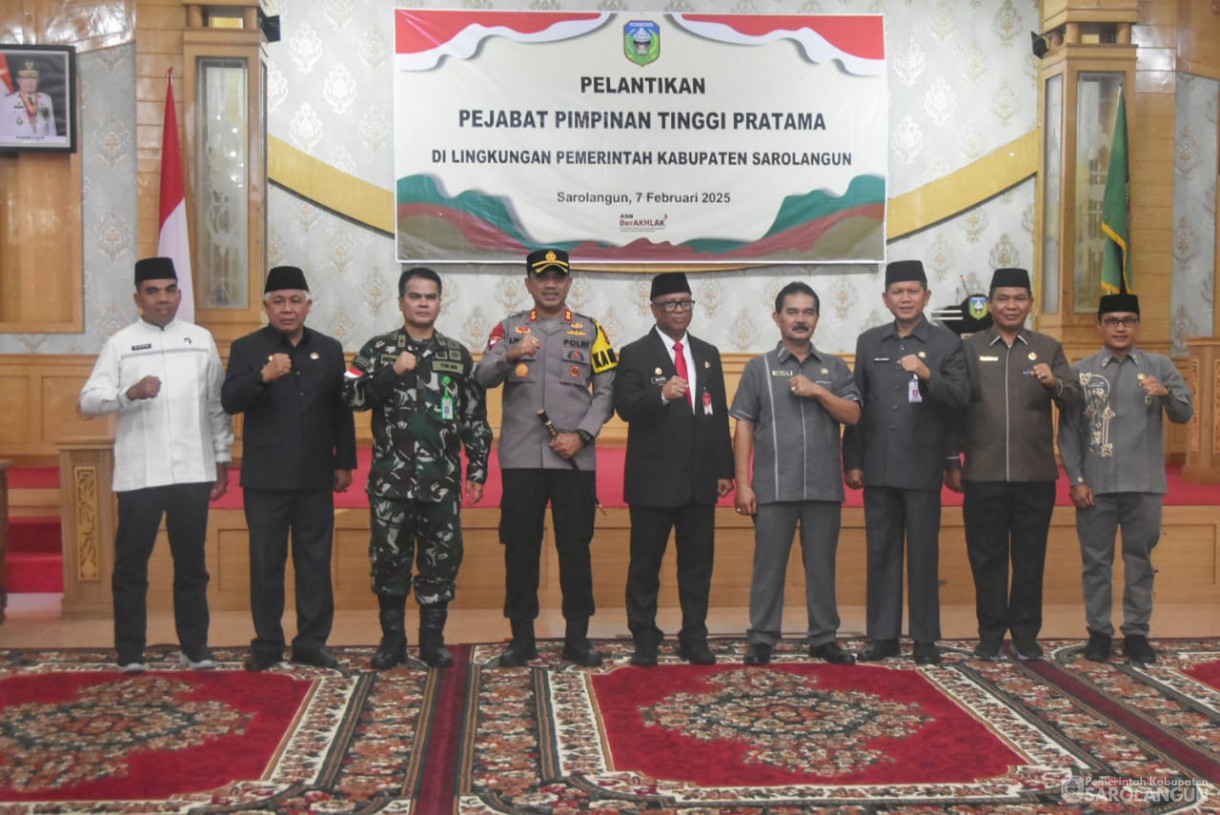 7 Februari 2025 - Pelantikan Pejabat Pimpinan Tinggi Pratama Di Lingkungan Pemerintah Kabupaten Sarolangun di Aula Utama Kantor Bupati Sarolangun 