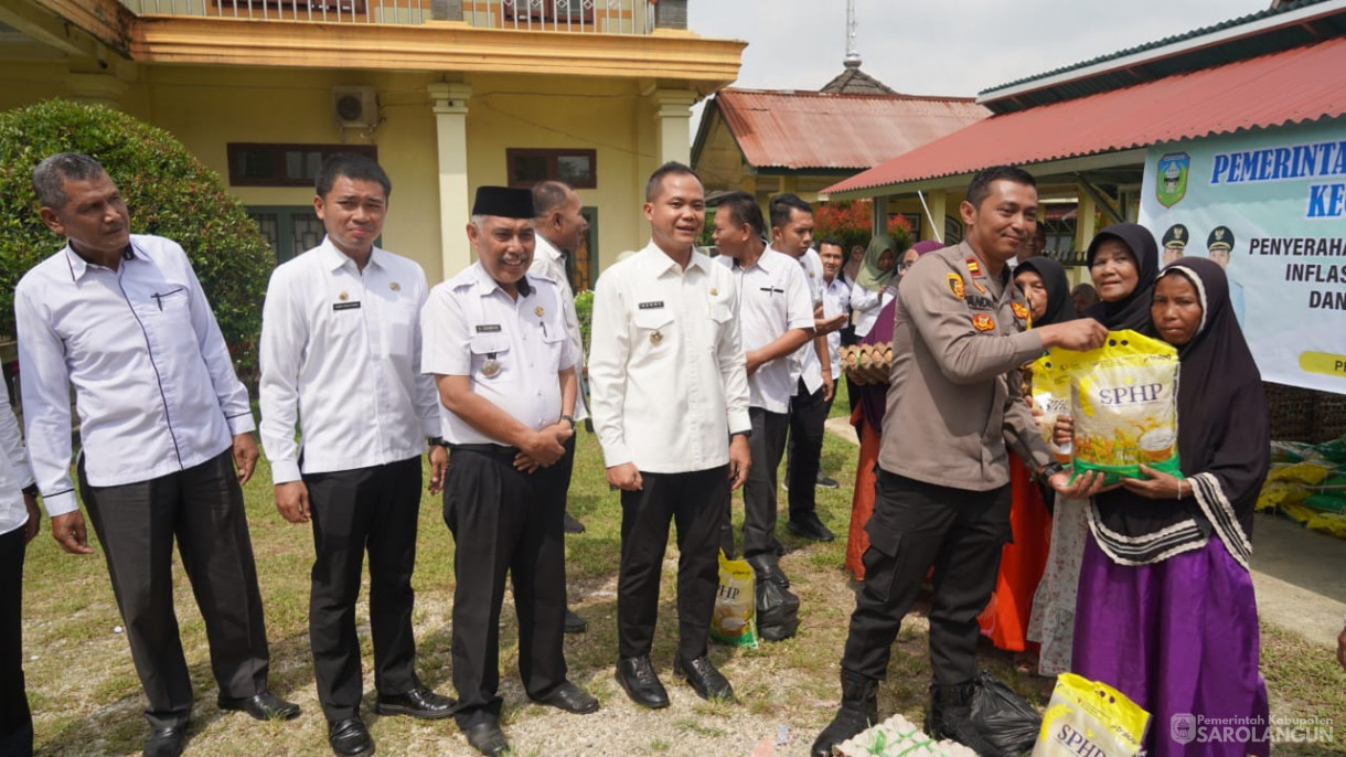 5 November 2025 Penyerahan Sembako Penanggulangan Inflasi dan Kemiskinan Ekstrin
