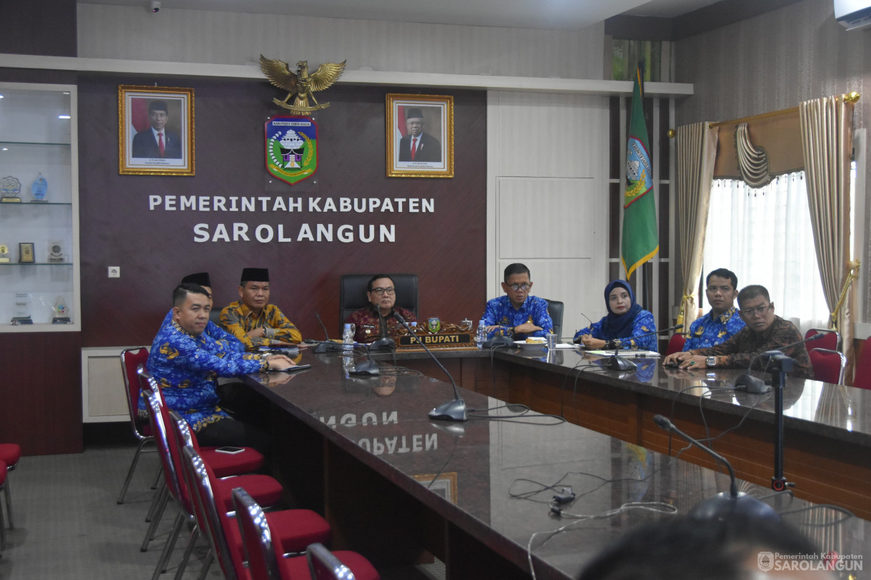 17 November 2023 - Penjabat Bupati Sarolangun Mengikuti Zoom Meeting Rakor PJ Kepala Daerah di Ruang Pola Utama Kantor Bupati Sarolangun