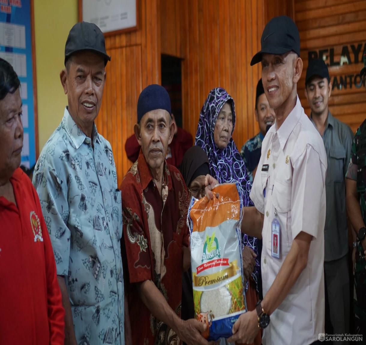 10 Juli 2026 Penyerahan Bantuan Korban Banjir di Kecamatan Mandiangin Timur