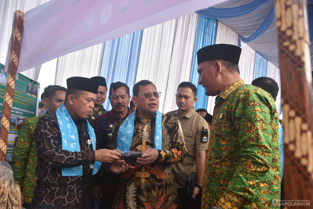 31 Juli 2025 - Peringatan Puncak Hari Keluarga Nasional Ke 32 Tingkat Provinsi Jambi Sekaligus Pengukuhan AyahBunda Genre Provinsi dan Kabupaten Kota di Halaman Kantor Bupati Kerinci