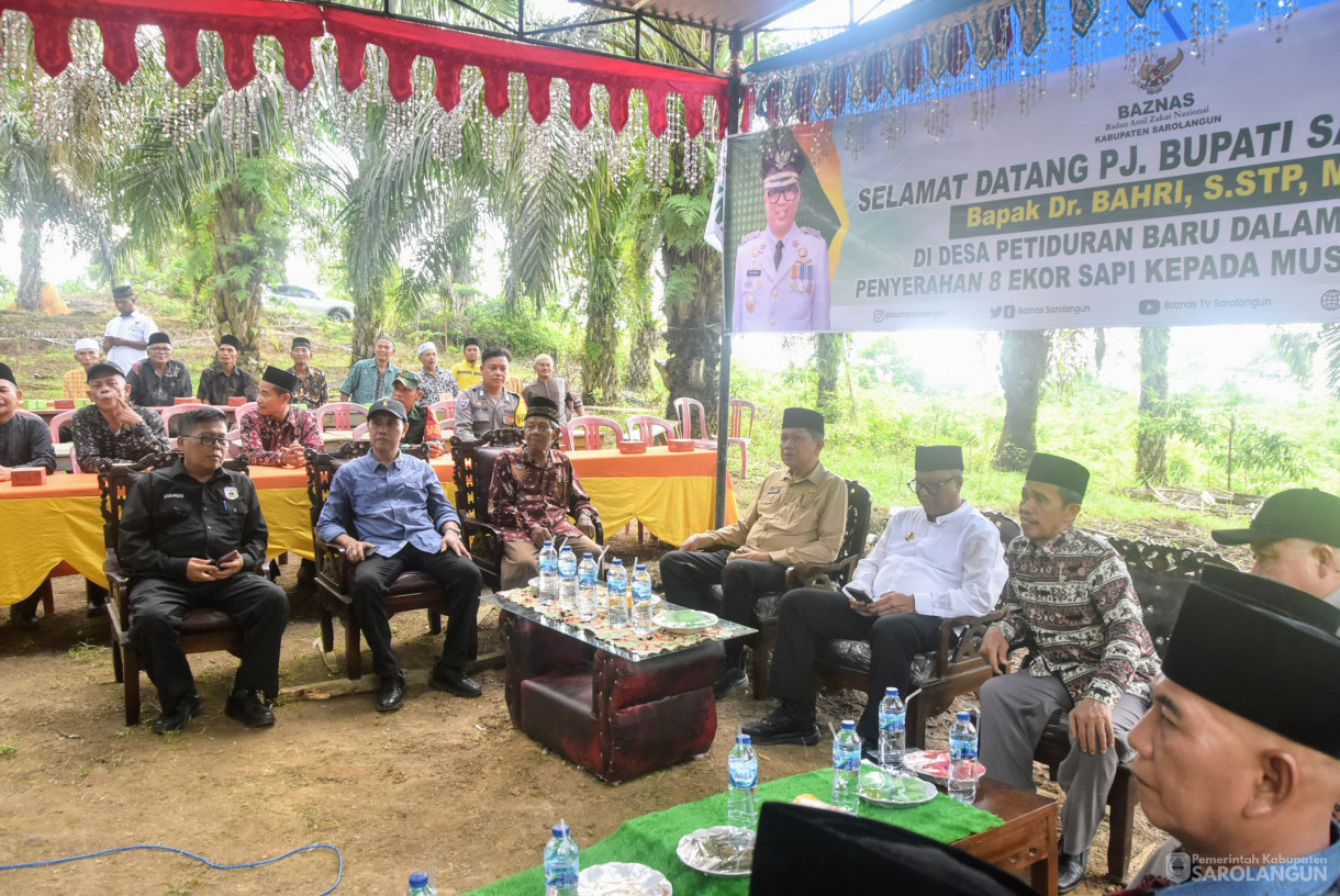 11 Oktober 2024 -&nbsp;Penyerahan 8 Ekor Sapi, Kambing, dan Launching Kotak Infaq Program Baznas Kepada Mustahik Dhuafa, Bertempat di Desa Petiduran Baru Kecamatan Mandiangin Timur