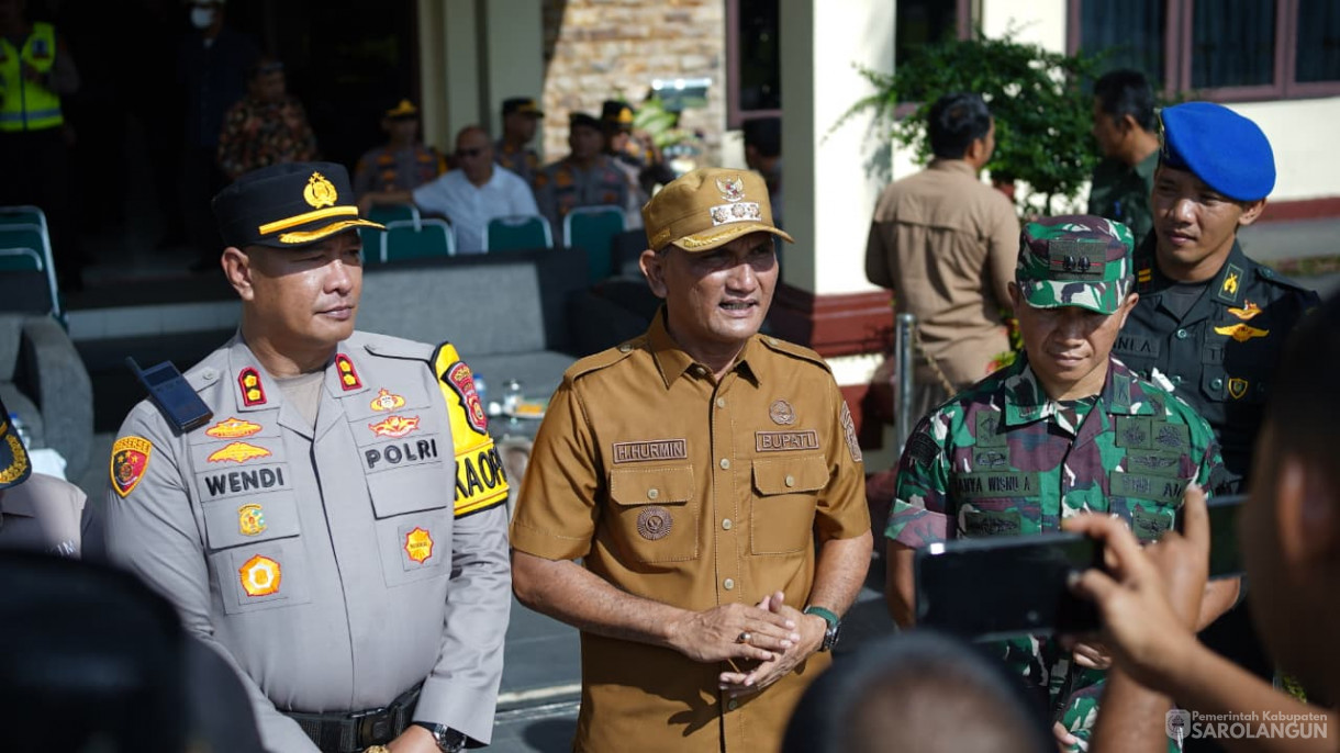 Apel Gelar Pasukan Dalam Rangka Operasi Lilin Tahun 2025 Sekaligus Memberikan Penghargaan dari Bapak Bupati Kepada 4 Pejabat Polres Sarolangun
