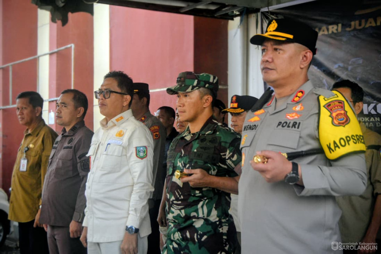 Sidak Harga Sembako di Pasar Sarolangun Dalam Rangka Hari Natal Tahun 2025 dan Tahun Baru 2026 Sekaligus Jumat Bersih Bersama TNI Dalam Rangka Hari Juang Infanteri Ke 77 Tahun 2025