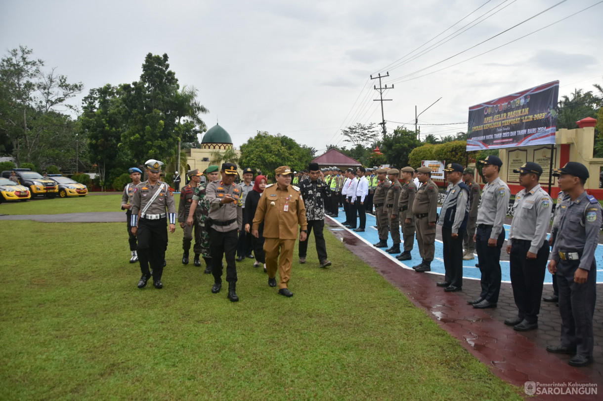 21 Desember 2023 - Apel Gelar Pasukan Operasi Kepolisian Terpusat Lilin 2023 Dalam Rangka Pengamanan Natal Tahun 2023 Dan Tahun Baru 2024