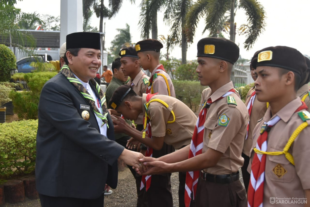 16 September 2023 - Penjabat Bupati Sarolangun Melakukan Pelepasan Anggota Pramuka di Rumah Dinas Bupati Sarolangun