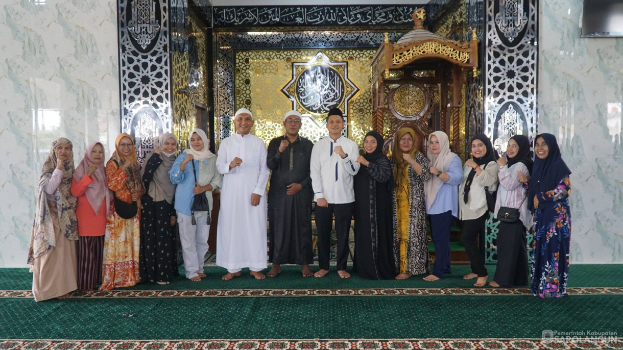 8 Mei 2026 Bupati Sarolangun, Wakil Bupati Sarolangun Melaksanakan Sholat Jumat Bersama di Masjid Darul Hikmah Persatuan Keluarga Daerah Piaman Sarolangun