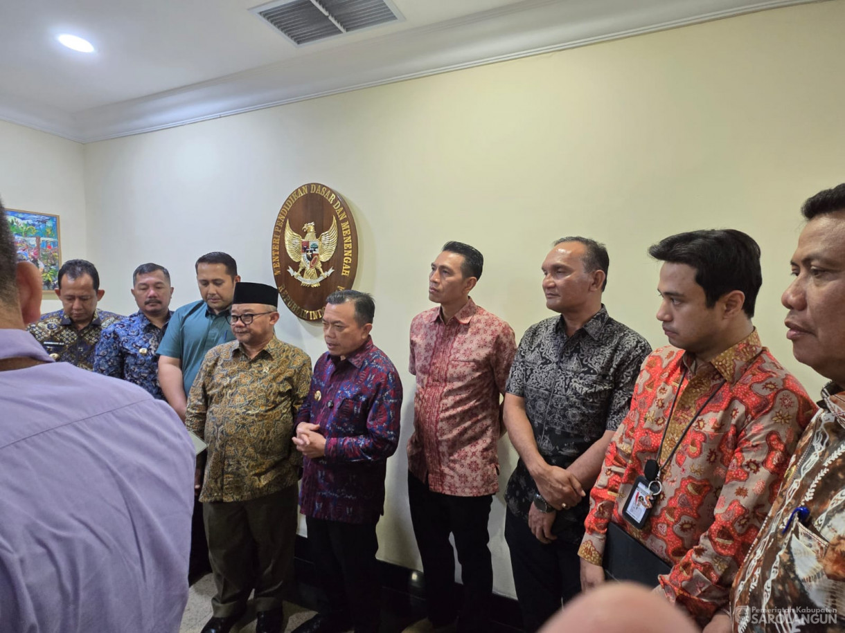 6 Juli 2025 - Bupati Sarolangun Hadiri Audiensi Bersama Gubernur Jambi ke Kementerian Pendidikan Dasar dan Menengah RI di Jakarta