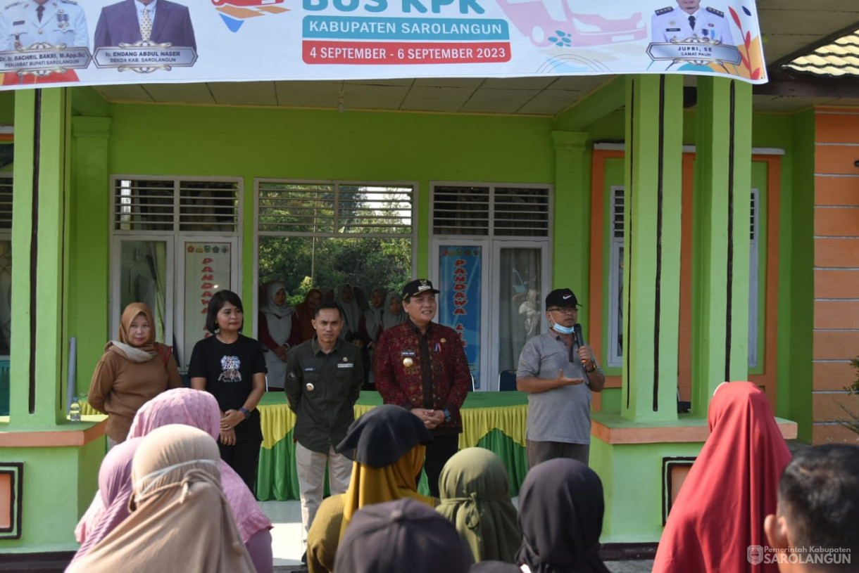 15 September 2023 - Penjabat Bupati Sarolangun Menghadiri Operasi Pasar Sembako Bersubsidi Dalam Rangka Pengendalian Inflasi Daerah dan Pengentasan Kemiskinan di Kantor Camat Pauh