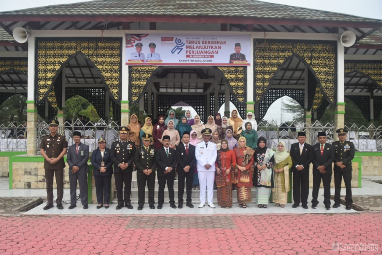 Upacara Peringatan Hari Sumpah Pemuda di Lapangan Gunung Kembang Sarolangun