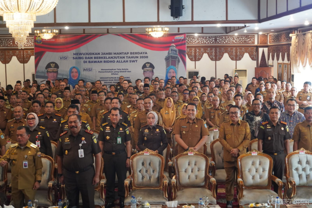 2 Desember 2025&nbsp; Acara Penandatagan MOU Antara Provinsi Jambi Dan Kejati Jambi Dan Sosialisasi Di Berlakukan Undang Undang Nomor 1 Tahun 2023 Sekaligus Pembukaan Rakor camat Se Provinsi jambi