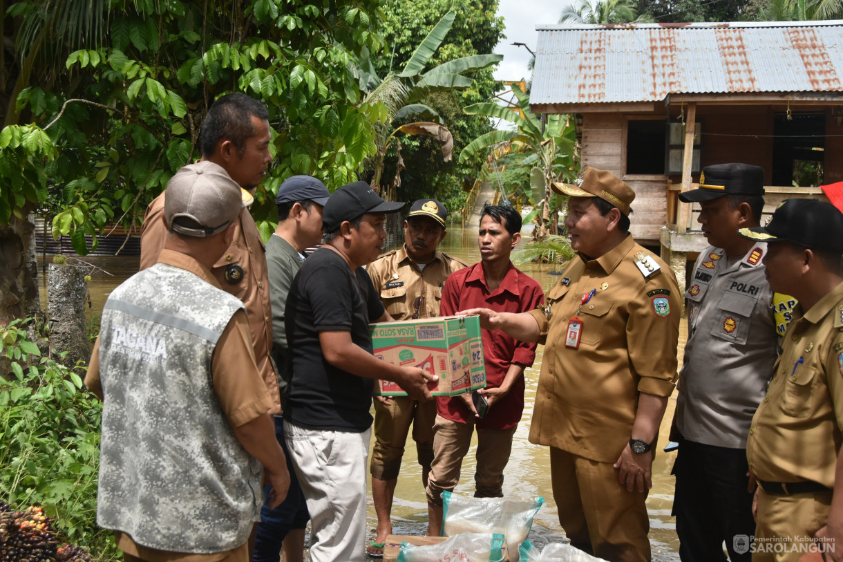 16 Januari 2024 - Meninjau Lokasi Terdampak Banjir Di Kecamatan Mandiangin