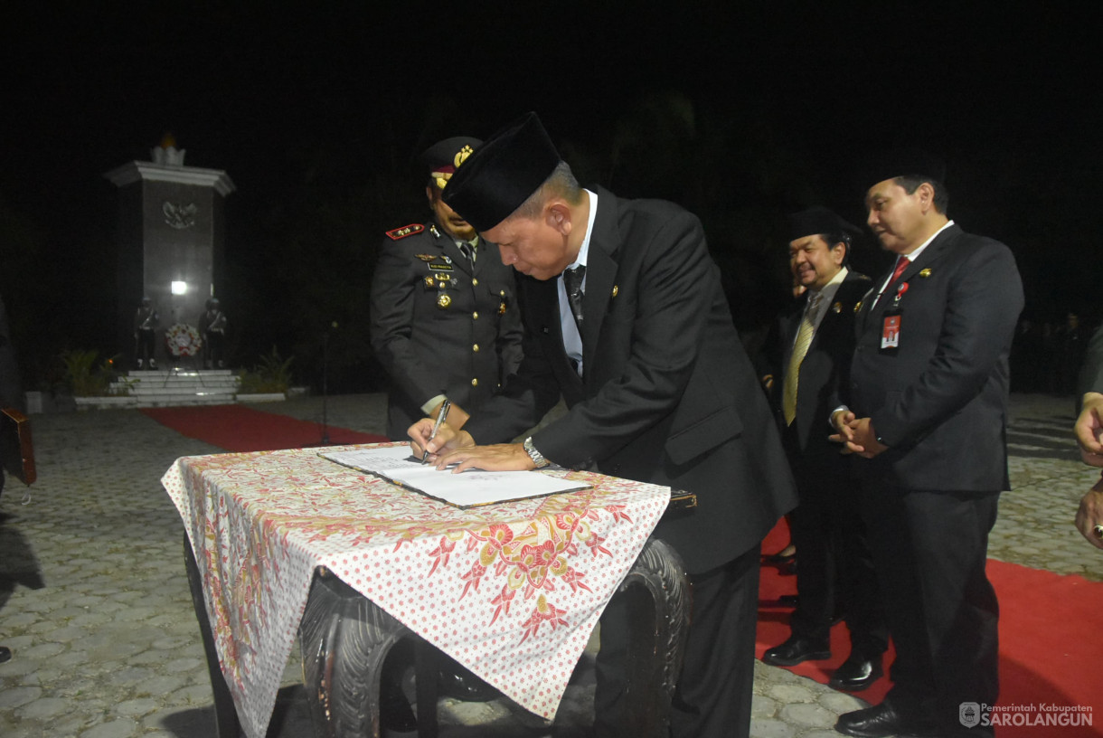 17 Agustus 2024 - Apel Kehormatan Dan Renungan Suci, Bertempat di Taman Makam Pahlawan Sarolangun