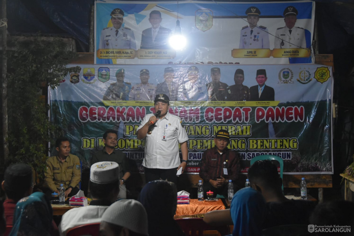 19 Oktober 2023 - Penjabat Bupati Sarolangun Menghadiri Gerakan Tanam Cepat Panen Bawang Merah Kelompok Tani Pemetang Benteng Desa Sepintun Kecamatan Pauh