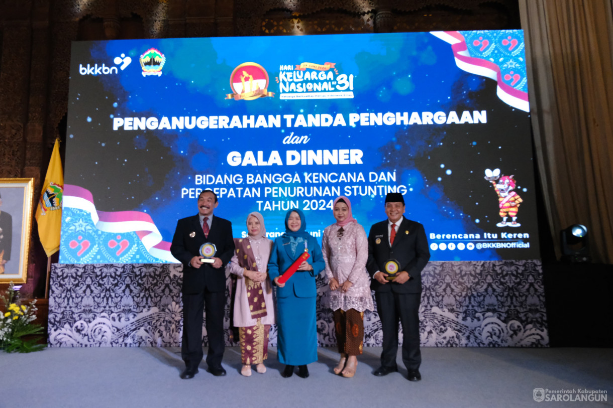 28 Juni 2024 - Penyerahan Tanda Penghargaan Program Percepatan Penurunan Stunting Berdasarkan Hasil Survei Kesehatan IndonesiaTahun 2023, Bertempat di Merapi Grand Ballroom PRPP Jawa Tengah