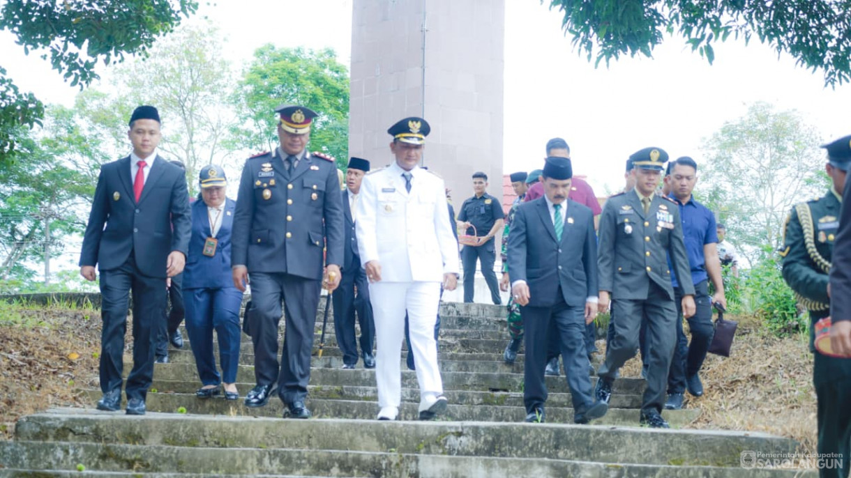 Upacara Peringatan Hari Sumpah Pemuda di Lapangan Gunung Kembang Sarolangun