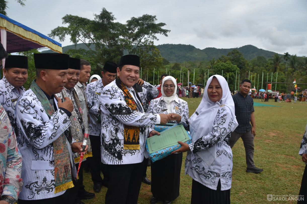 25 November 2023-Upacara Memperingati HUT PGRI KE 78 Dan Hari Guru Nasional, (Transformasi Guru Wujudkan Indonesia Maju) Dilapangan Tengku Bujang Desa Sungai Baung Kec. Batang Asai Sarolangun