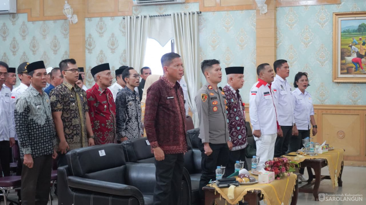 23 Oktober 2025&nbsp; Pembukaan Musyawarah Cabang Luar Biasa Pemilihan Ketua APDESI Merah Putih Kab Sarolangun Periode 2025 sd 2030 Bertempat di ruang pola kantor bupati Sarolangun