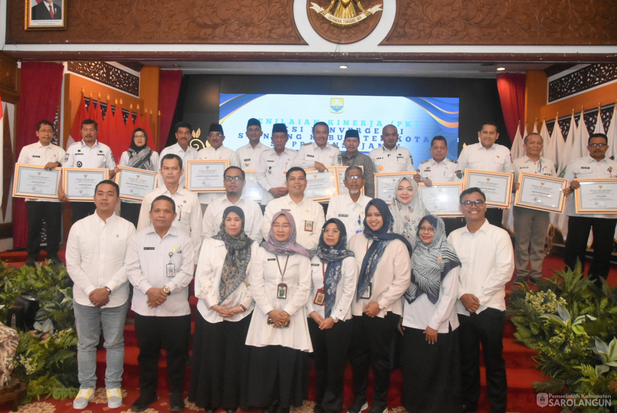 2 Juli 2025 -&nbsp;Pemkab Sarolangun Raih Juara I Penilaian Kinerja Aksi Konvergensi Stunting Kabupaten Kota se Provinsi Jambi