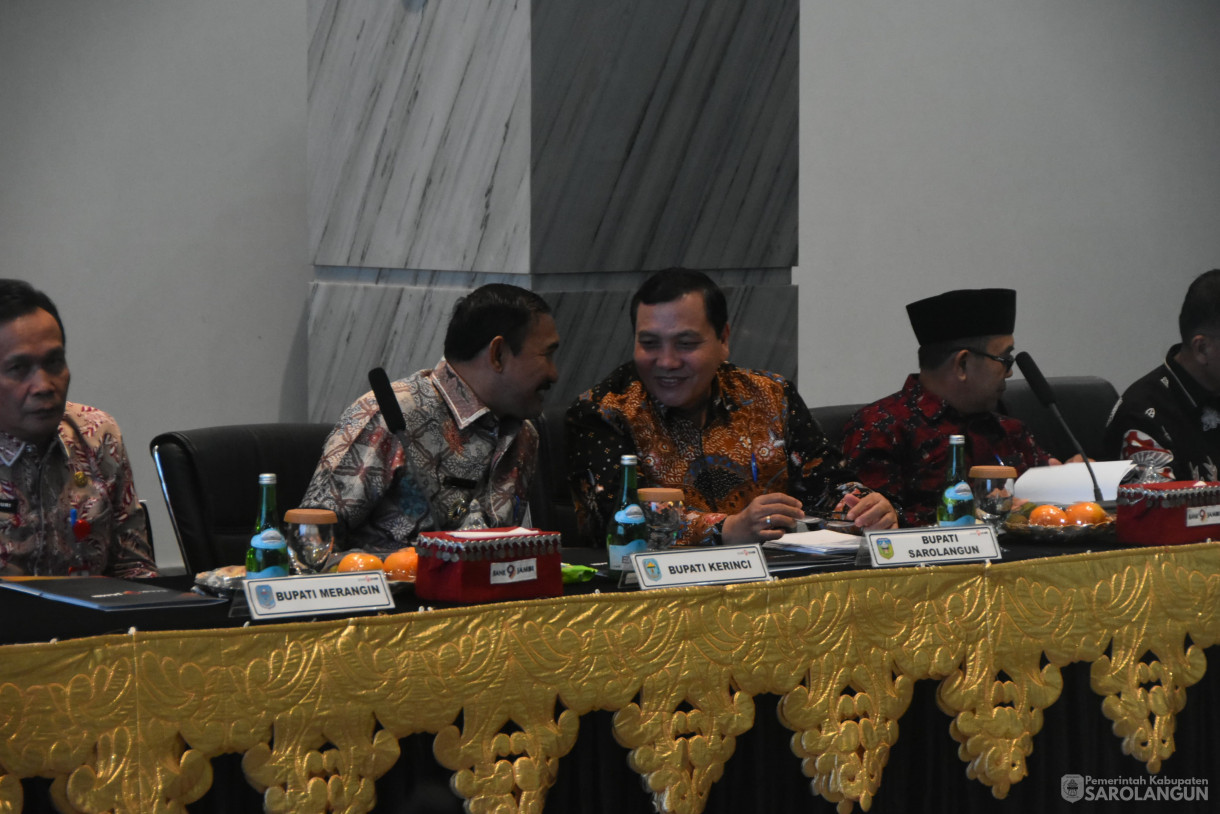 26 Juni 2024 -&nbsp;Rapat Umum Pemegang Saham, Bertempat di Mahligai Bank 9 Jambi