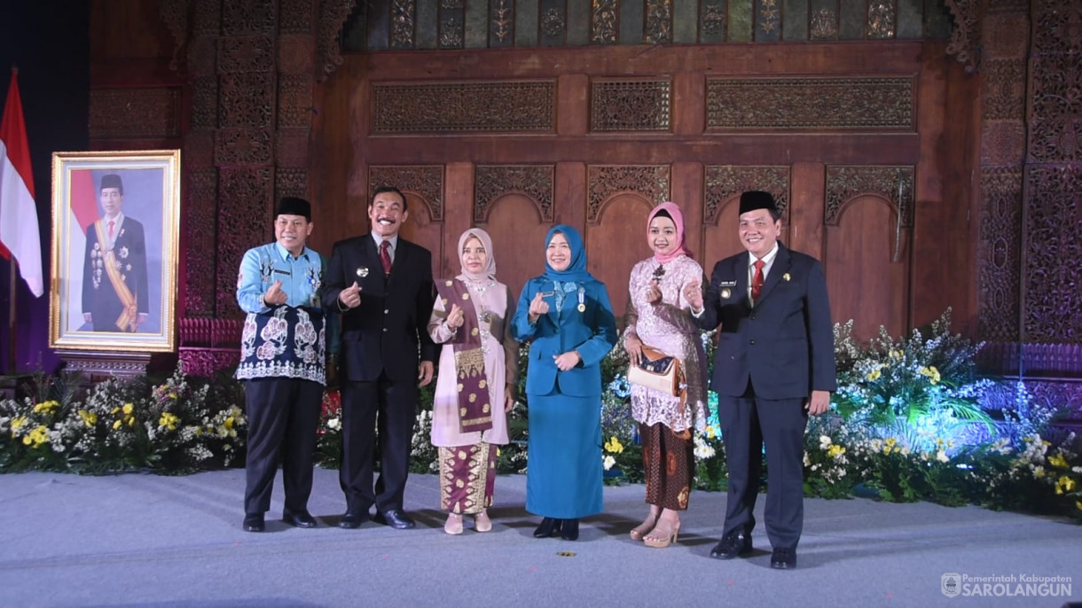 28 Juni 2024 - Penyerahan Tanda Penghargaan Program Percepatan Penurunan Stunting Berdasarkan Hasil Survei Kesehatan IndonesiaTahun 2023, Bertempat di Merapi Grand Ballroom PRPP Jawa Tengah