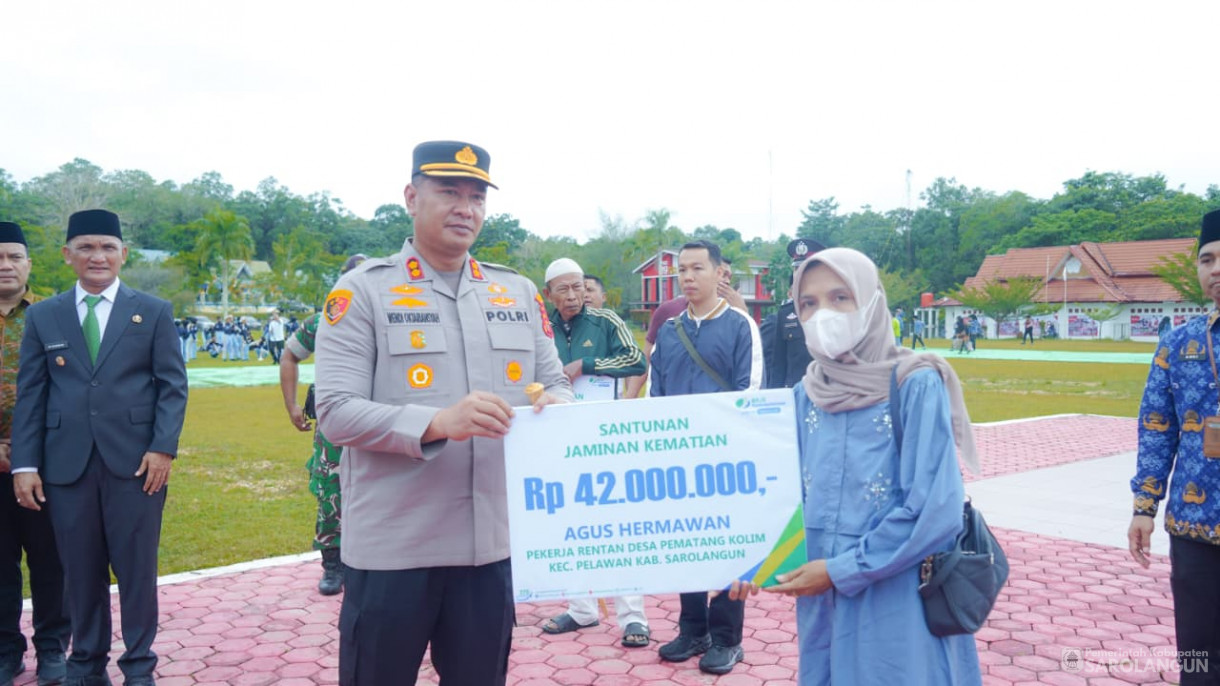 28 Oktober 2025 Upacara Hari Peringatan Sumpah Pemuda Ke 97 Tahun 2025 , Launching Perlindungan Jamsostek Bagi Pekerja Rentan, Lembaga Adat Masyarakat dan LPM Kelurahan dan&nbsp;Penyerahan Satu Unit Truk Sampah Ke Dinas LHD Sarolangun&nbsp;&nbsp;
