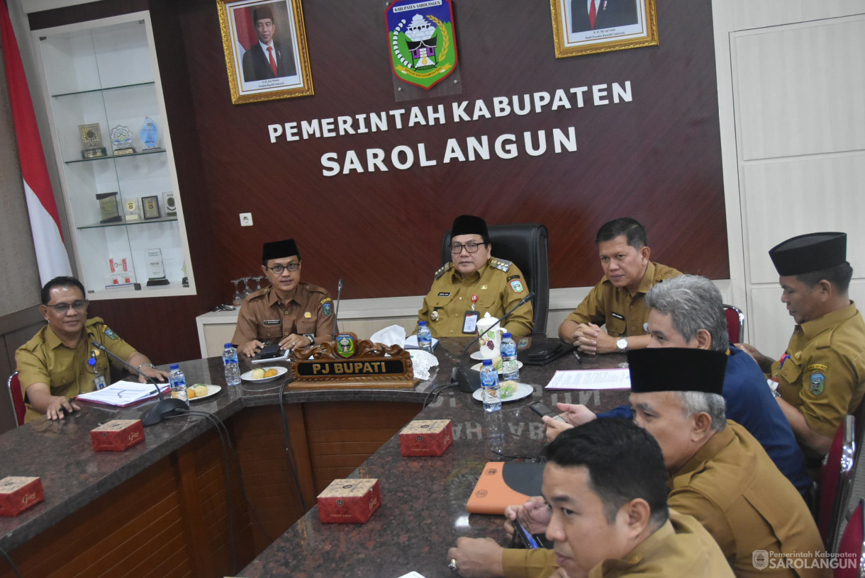 29 Juli 2024 - Rapat TPID Via Zoom Meeting dan Pengembangan Tanaman Obat Herbal Nasional, Bertempat di Ruang Pola Utama Kantor Bupati Sarolangun