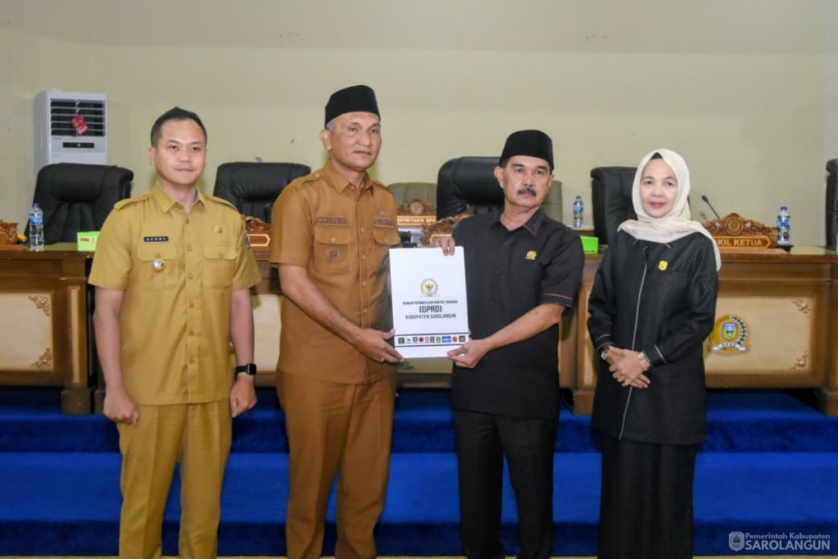 3 November 2025&nbsp; Rapat Paripurna Tingkat I Tahap 2 Pandangan Umum Fraksi Fraksi DPRD terhadap RKUA dan PPAS Anggaran Pendapatan dan Belanja Daerah Kabupaten Sarolangun Tahun Anggaran 2026