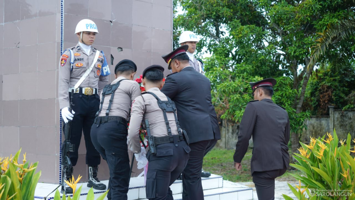 Upacara Peringatan Hari Sumpah Pemuda di Lapangan Gunung Kembang Sarolangun