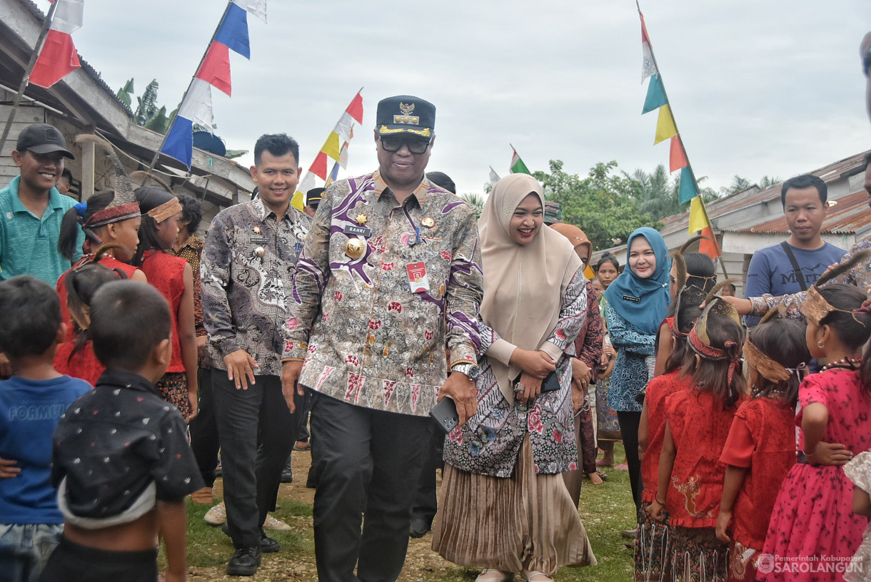 28 November 2024 - Penyerahan Bantuan Pakaian Untuk Suku Anak Dalam, Bertempat di Desa Sukajadi Kecamatan Bathin VIII