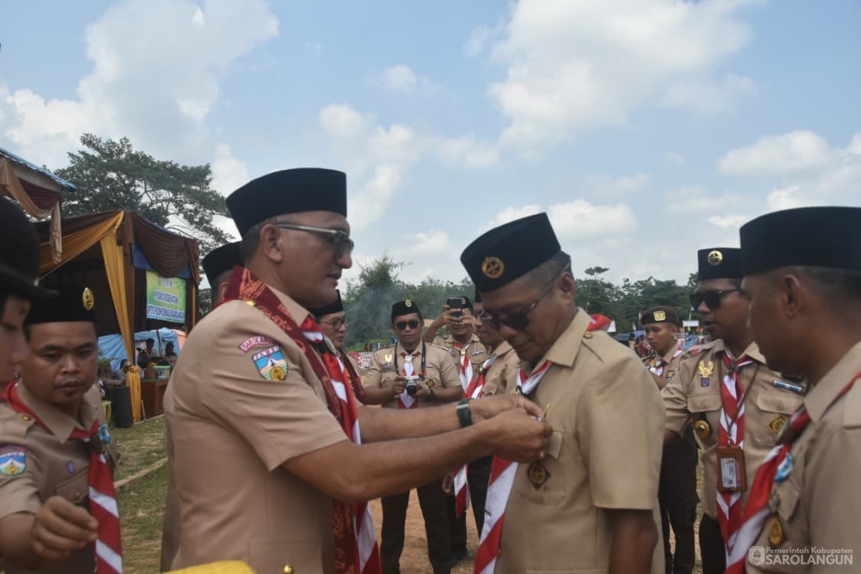 25 September 2025&nbsp; Apel Besar Hari Pramuka Ke 64 Tahun 2025 Tingkat Kwartir Cabang Sarolangun di Lapangan Belakang Kantor Camat Mandiangin