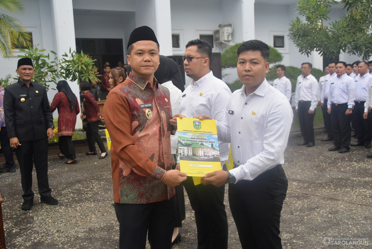 22 Mei 2025 -&nbsp;Penyerahan SK CPNS Tahun 2024 dan Pengambilan Sumpah Janji Jabatan di Lingkungan Pemerintah Kabupaten Sarolangun