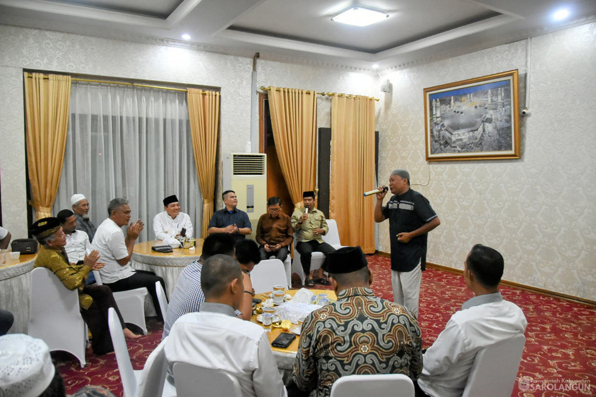 27 Desember 2023 - Silaturahmi Dan Makan Malam Bersama Lembaga Swadaya Masyarakat Sekabupaten Sarolangun Di Rumah Dinas Bupati Sarolangun