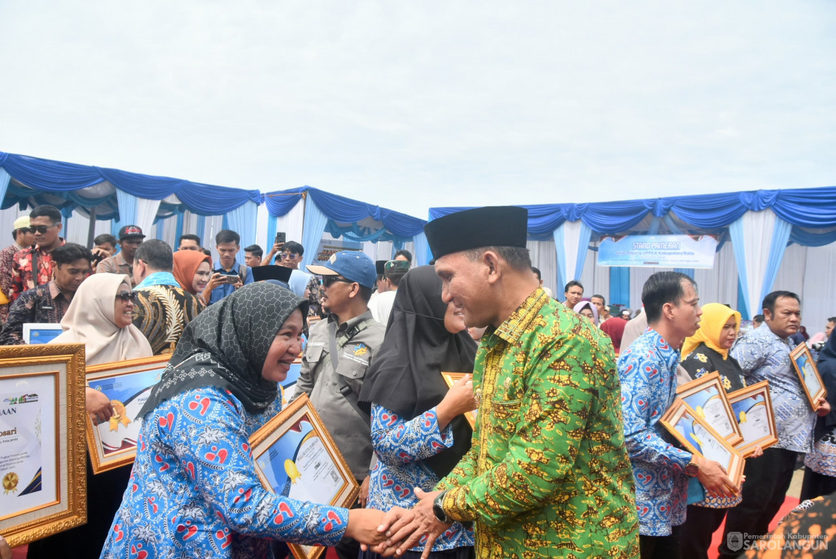 31 Juli 2025 - Peringatan Puncak Hari Keluarga Nasional Ke 32 Tingkat Provinsi Jambi Sekaligus Pengukuhan AyahBunda Genre Provinsi dan Kabupaten Kota di Halaman Kantor Bupati Kerinci