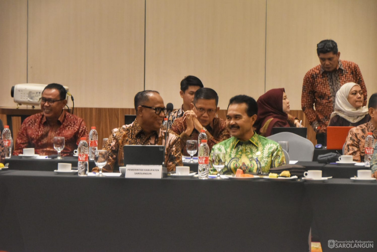 6 Januari 2025 - Rapat Dalam Rangka Sinkronisasi RPJMD Antara Pemerintah Provinsi Jambi Dengan Pemerintah Kabupaten Kota SeProvinsi Jambi, Bertempat di Ballroom B