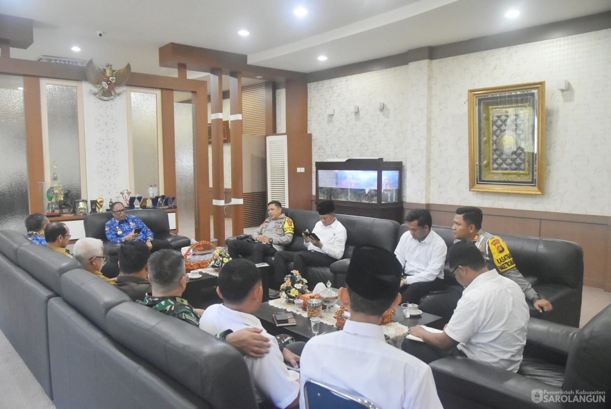 28 Oktober 2024 -&nbsp;Rapat Koordinasi Membahas Isu Strategis Aktifitas Penambangan Dan Angkutan Batubara di Kabupaten Sarolangun, Bertempat di Aula Utama Kantor Bupati Sarolangun