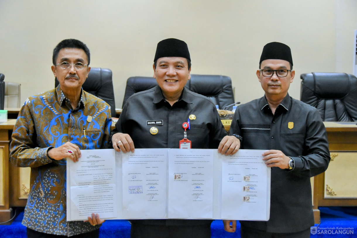 5 Desember 2023 - Rapat Paripurna Tingkat 2 Laporan Banggar Dan Penandatanganan Persetujuan Bersama Terhadap Rancangan Peraturan Daerah APBD Kabupaten Sarolangun Tahun Anggaran 2024