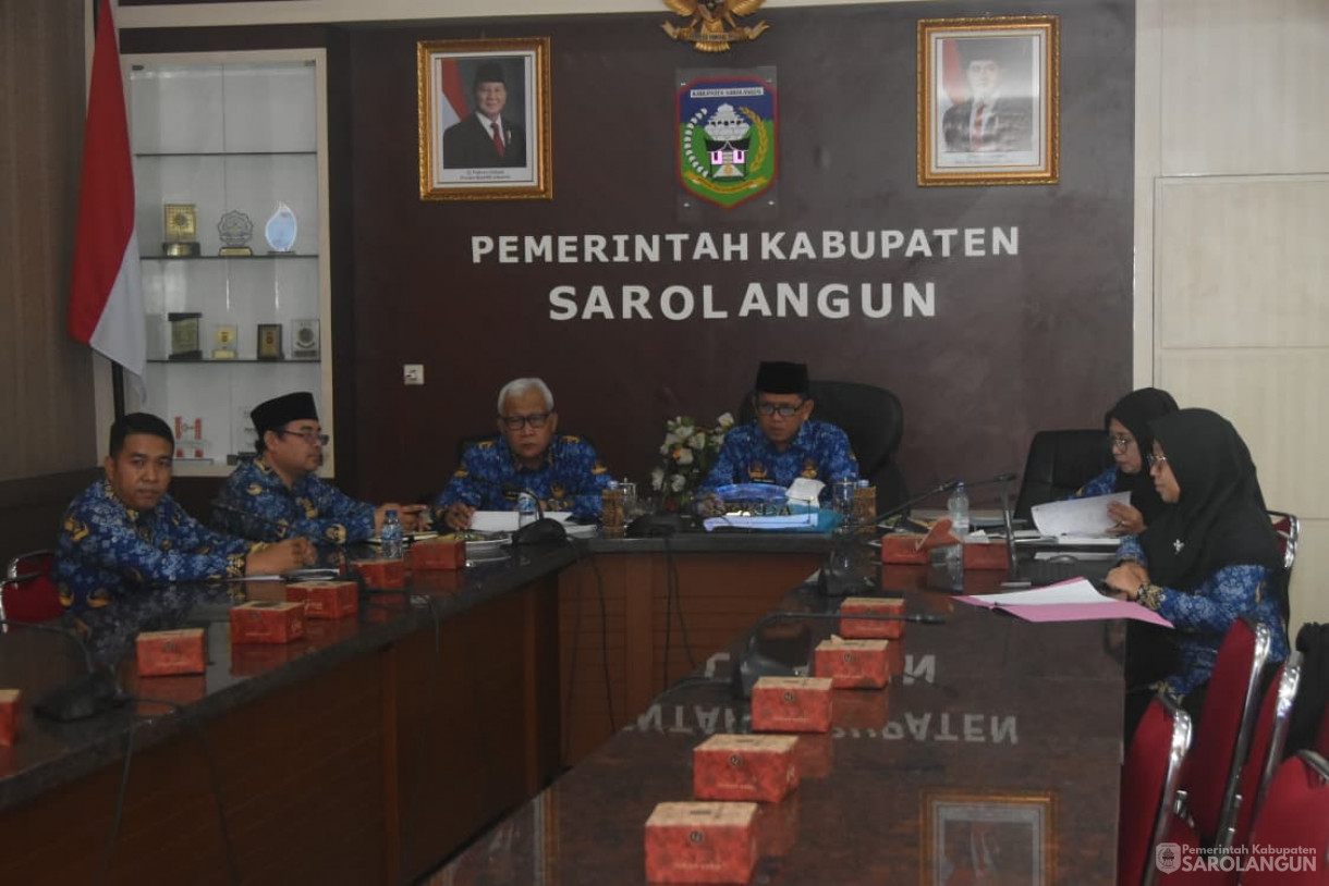 17 November 2025 Zoom Meeting Dengan Bapak Mendagri Terkait Percepatan Realisasi Anggaran Tahun 2025 di Ruang Pola Utama Kantor Bupati Sarolangun