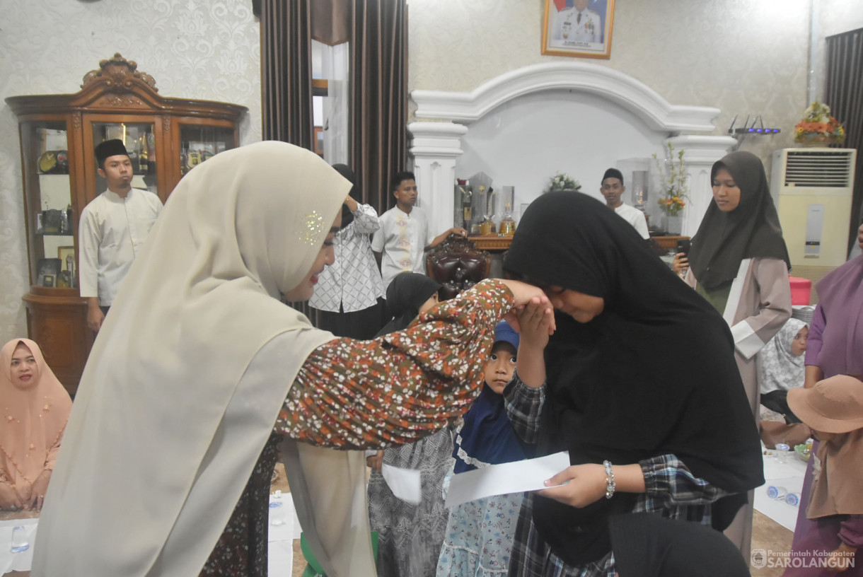 2 Januari 2025 - Yasinan Dan Doa Bersama Serta Santunan Kepada Anak Yatim, Bertempat di Rumah Dinas Bupati Sarolangun