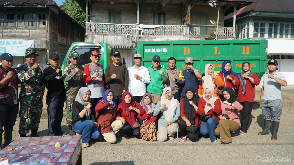 24 April 2026 Gotong Royong Berbakti Maju di Pasar Limbur Kelurahan Limbur Tembesi Kecamatan Bathin VIII