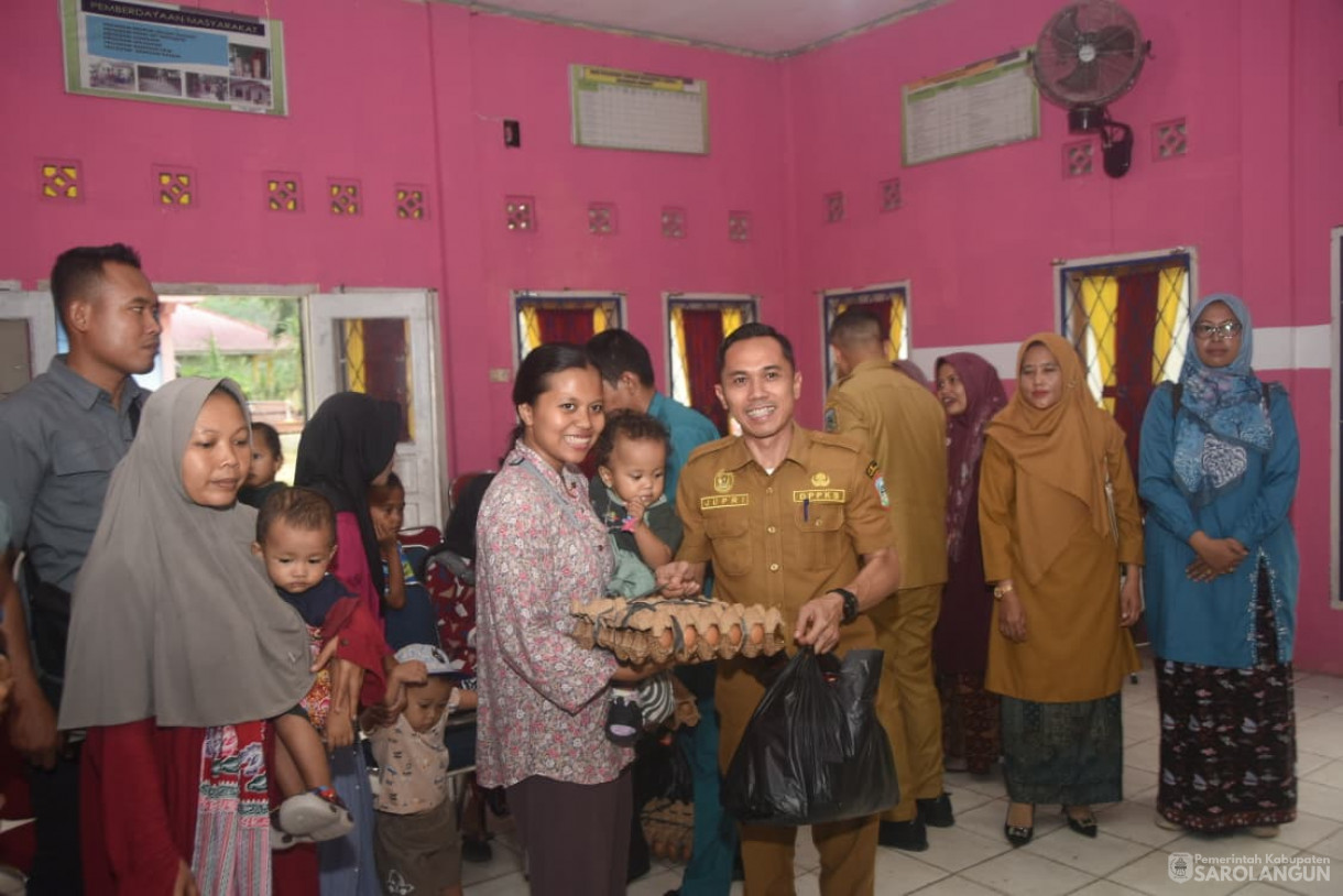 6 Oktober 2025&nbsp; Penyerahan Bantuan Stunting di Kantor Camat Singkut