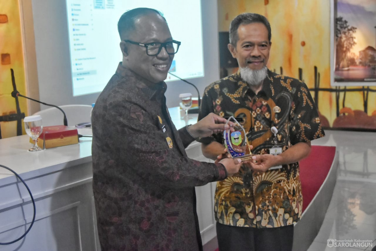 6 Desember 2024 - Studi Tiru MCP KPK Pemerintah Kabupaten Sarolangun Dengan Pemerintah Kota Solo, Bertempat di Aula Kantor Walikota Solo Provinsi Jawa Tengah 