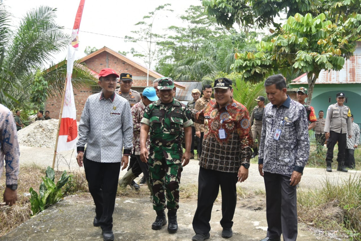 21 September 2023 - Penjabat Bupati Sarolangun Bersama Forkopimda Menghadiri Acara Gerakan Tanam Cepat Panen Cabe Rawit Kelompok Tani Bina Jaya Desa Payolebar Kecamatan Singkut