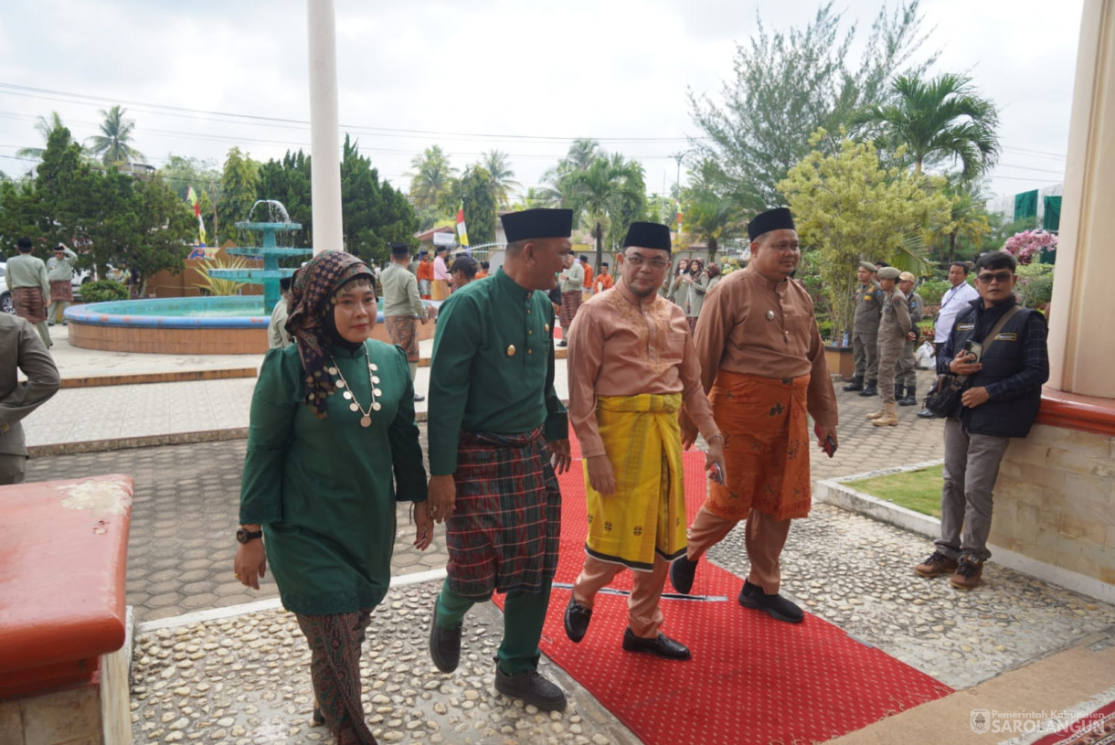 &nbsp;Bupati Sarolangun Serta Ketua TP PKK Kabupaten Sarolangun Menghadiri Rapat Paripurna Dalam Rangka HUT Kab.Batang Hari Yang Ke 77