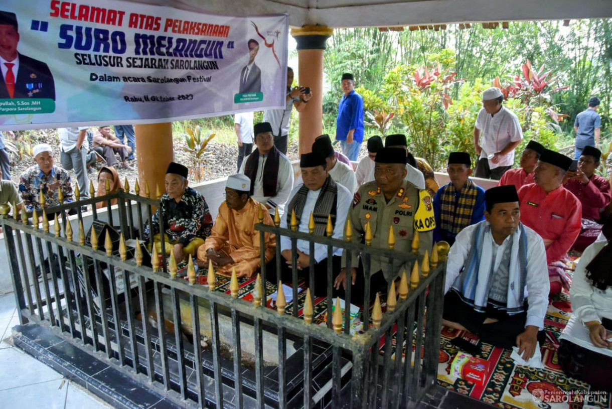 11 Oktober 2023 - Penjabat Bupati Sarolangun Melakukan Ziarah ke Makam Syeh Abdul Gani Tjokroaminoto Rio Depati Raden Joyodiningrat Singidilago di Desa Lidung