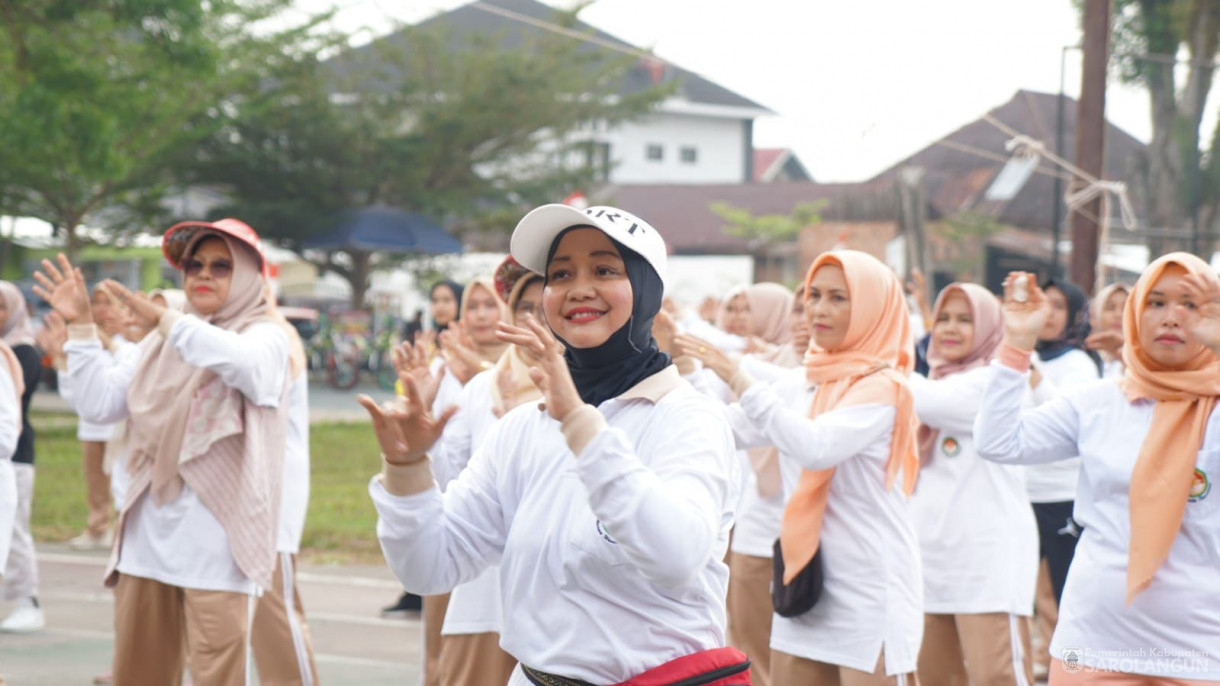 Jum’at,08 September 2023, Ibu Penjabat Bupati Sarolangun selaku Penasehat DWP Kab.Sarolangun Kabupaten Sarolangun dan DWP Provinsi jambi melaksanakan kegiatan Senam Bersama di Laman Besamo Dalam Rangka Mempererat Silahturahmi DWP