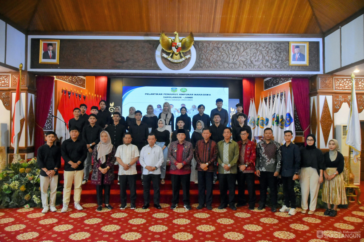 2 Desember 2023 -&nbsp;PELANTIKAN PENGURUS HIMPUNAN MAHASISWA SAROLANGUN&nbsp; DI AULA RUMAH DINAS GUBERNUR JAMBI