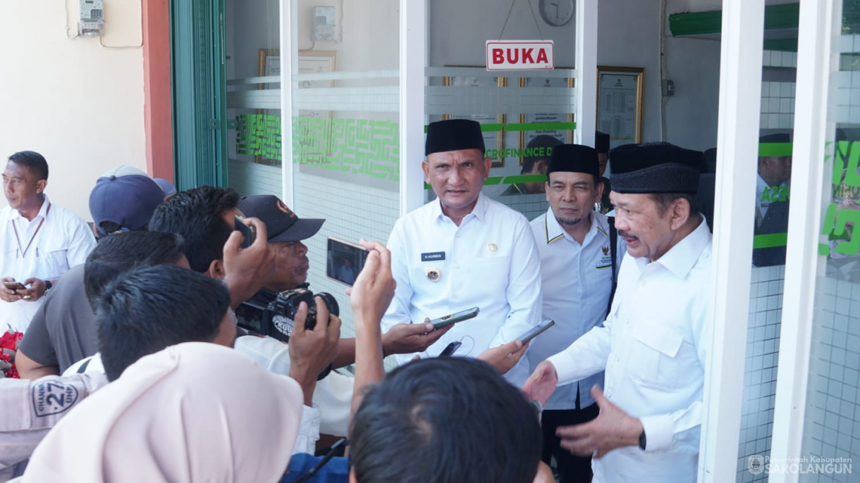 3 Desember 2025&nbsp; Peninjauan Sekaligus Pengguntingan Pita Kantor Baznas Mikrofinance Desa