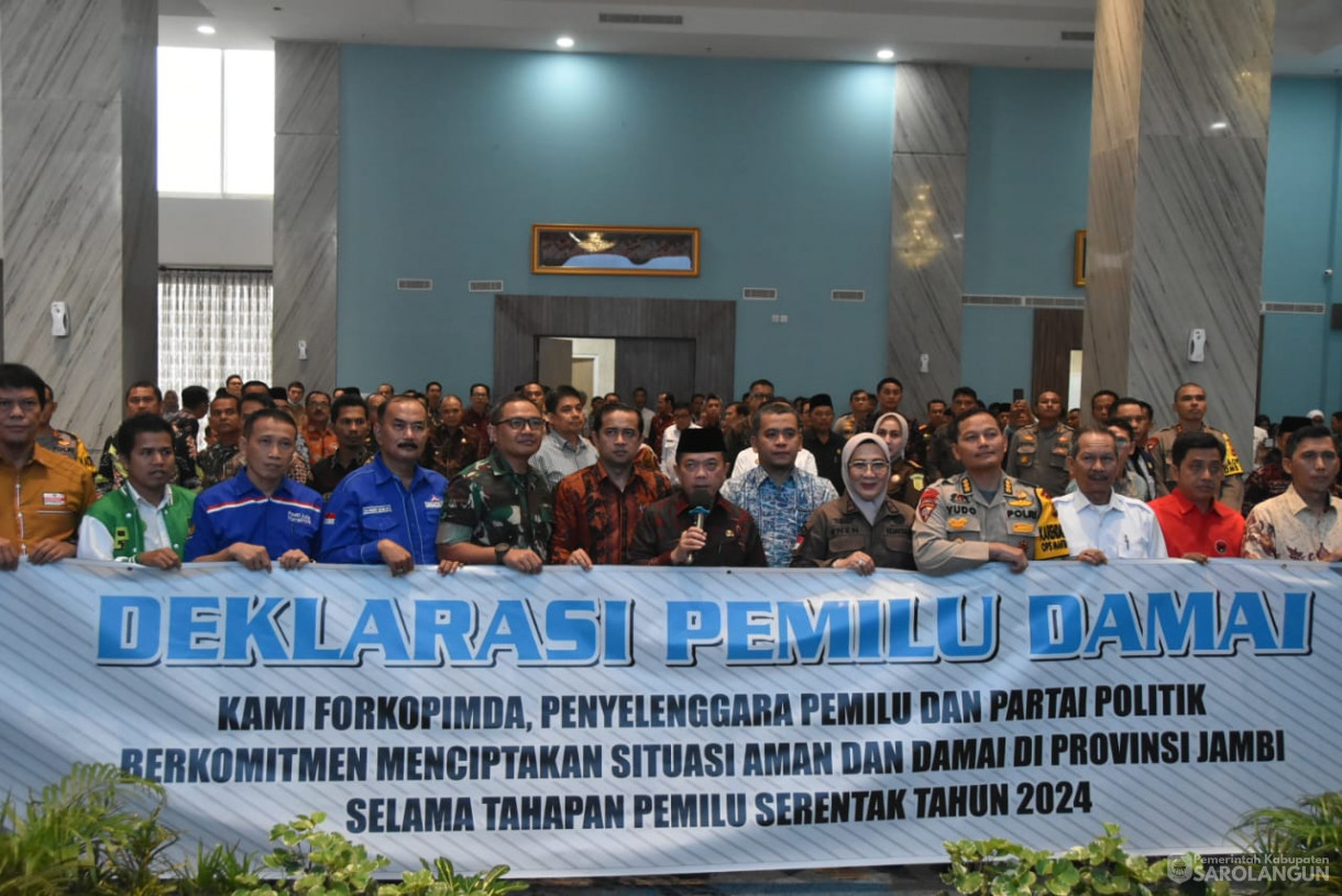 24 Oktober 2023 - Penjabat Bupati Sarolangun Memimpin Rapat Koordinasi Forkopimda Terkait Pemilu di Mahligai Bank 9 Jambi