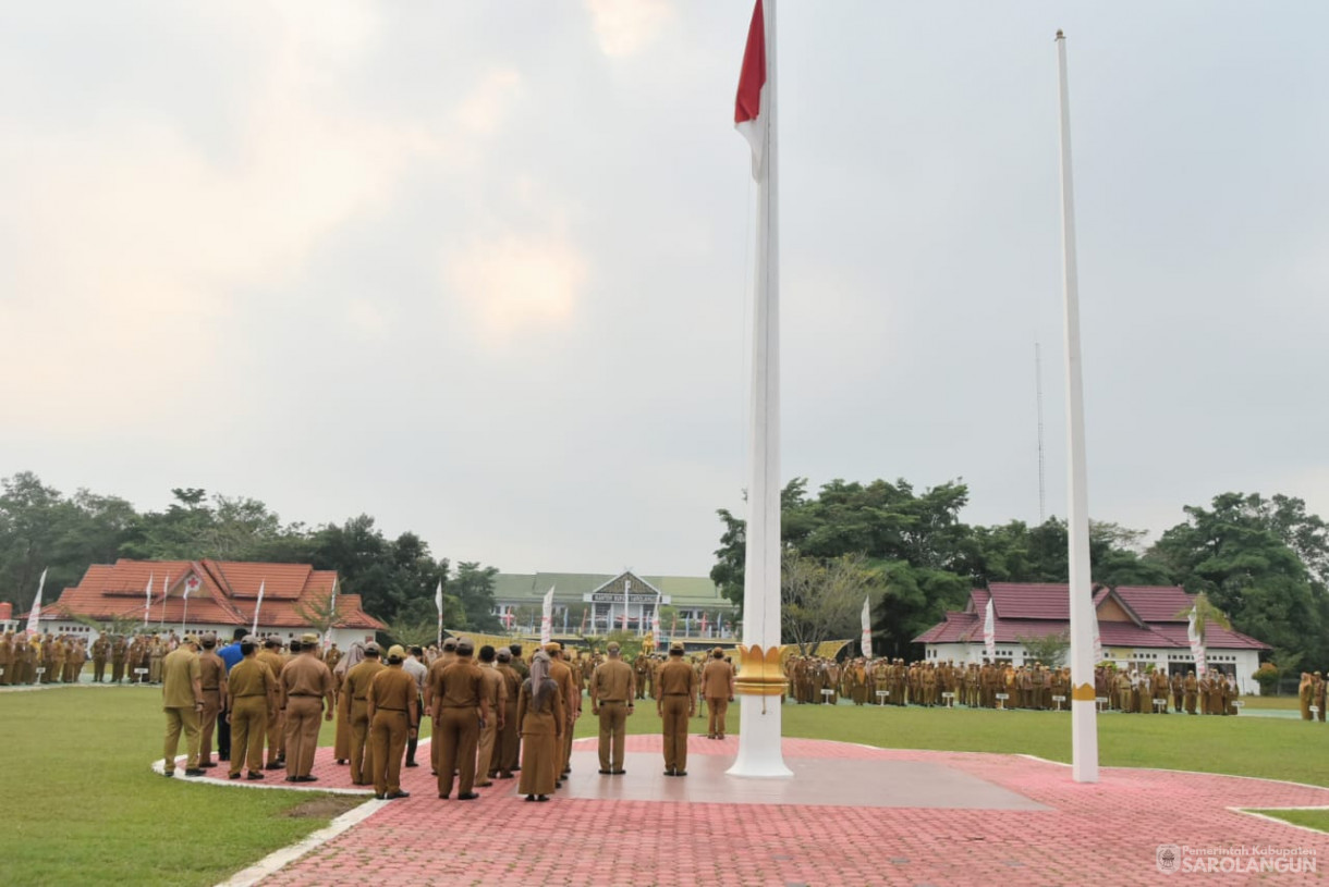 23 Oktober 2023 - Penjabat Bupati Sarolangun Memimpin Apel Gabungan Di Lapangan Gunung Kembang Sarolangun